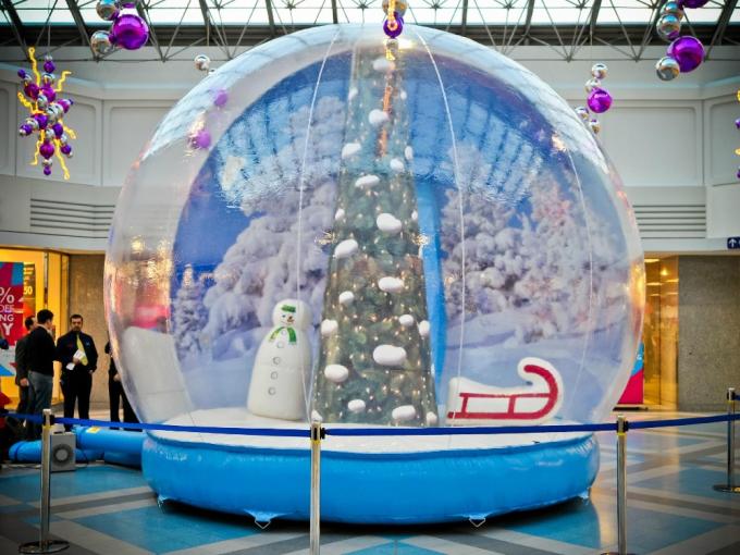 Le azione sulle palle gonfiabili di manifestazione della neve di vendita, globo della neve di Natale, Natale gonfiabile visualizzano la palla per la decorazione