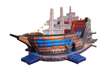 Porcellana Lo scorrevole asciutto gonfiabile di stile della nave di pirata in 10x6x3m/ha personalizzato la dimensione fabbrica