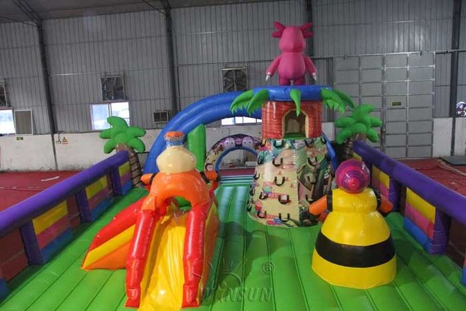 Luntik ed il suoi campo da giuoco/parco di divertimenti gonfiabili del bambino degli amici con lo scorrevole